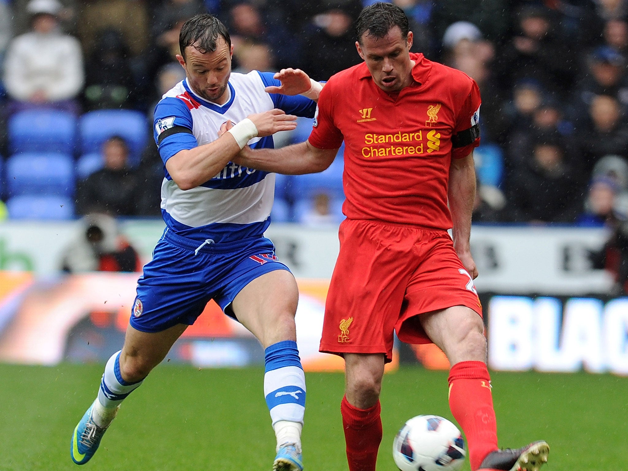 Jamie Carragher (R) of Liverpool competes with Noel Hunt of Reading
