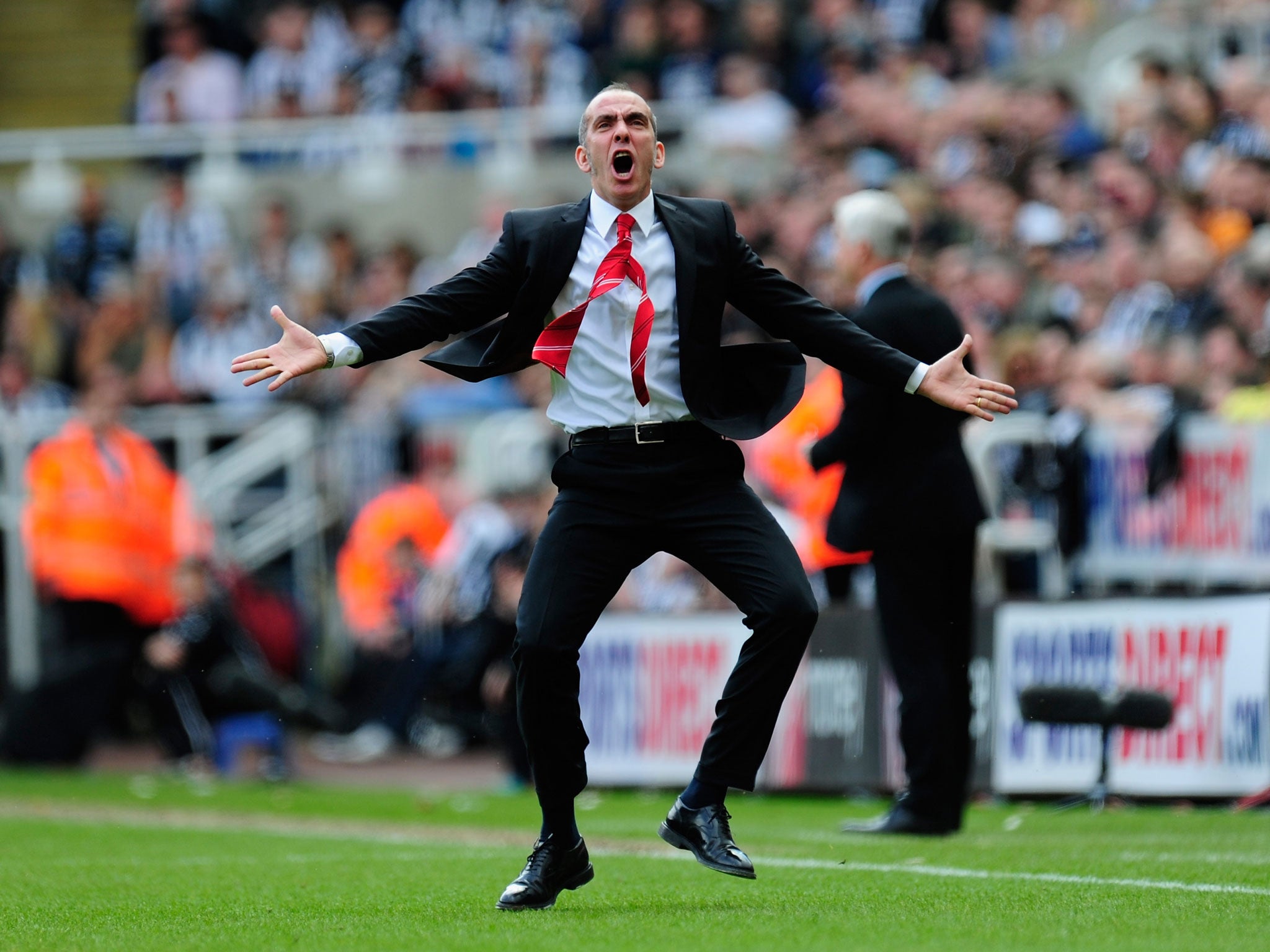 Di Canio dropped to his knees in celebration on the sidelines when Johnson's 74th-minute effort hit the back of the net, and it was the travelling fans among a crowd of 52,355 making all the noise as Sunderland won at St James' Park for the first time sin