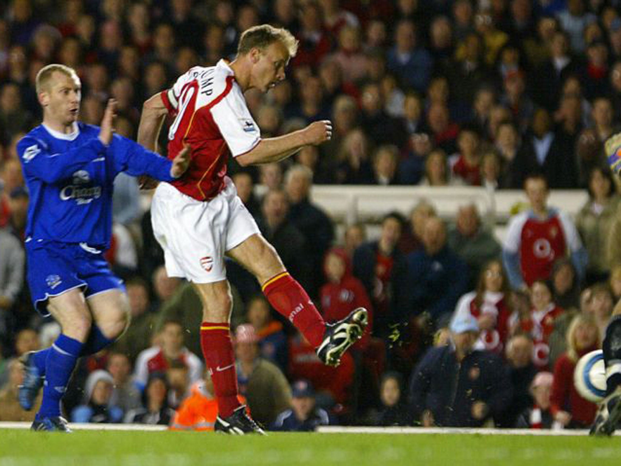 Dennis Bergkamp scores as Arsenal beat Everton 7-0