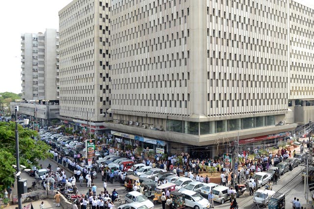 Pakistanis are pictured on the streets after evacuating buildings in Karachi
