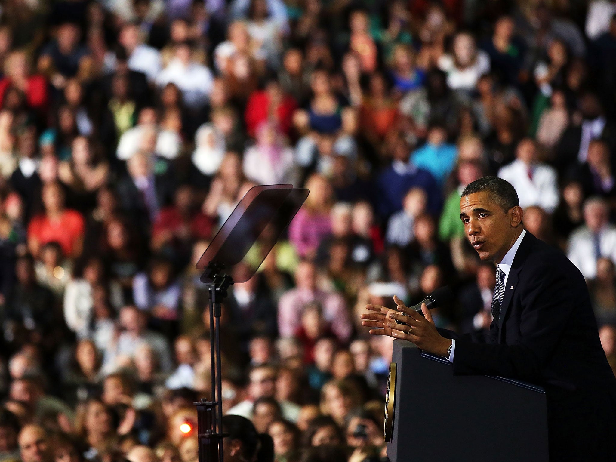 President Barack Obama delivers a speech on gun control at the University of Hartford