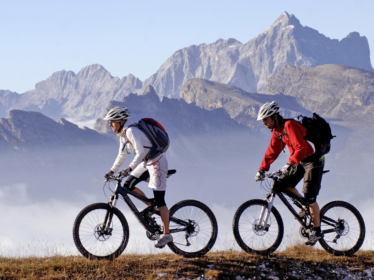 Mountain xtreme. Горный велосипед с человеком. Велотренировки на Горном. Велотурист. Велосипед Ридинг.