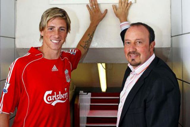 Benitez welcomes Fernando Torres to Anfield in 2007