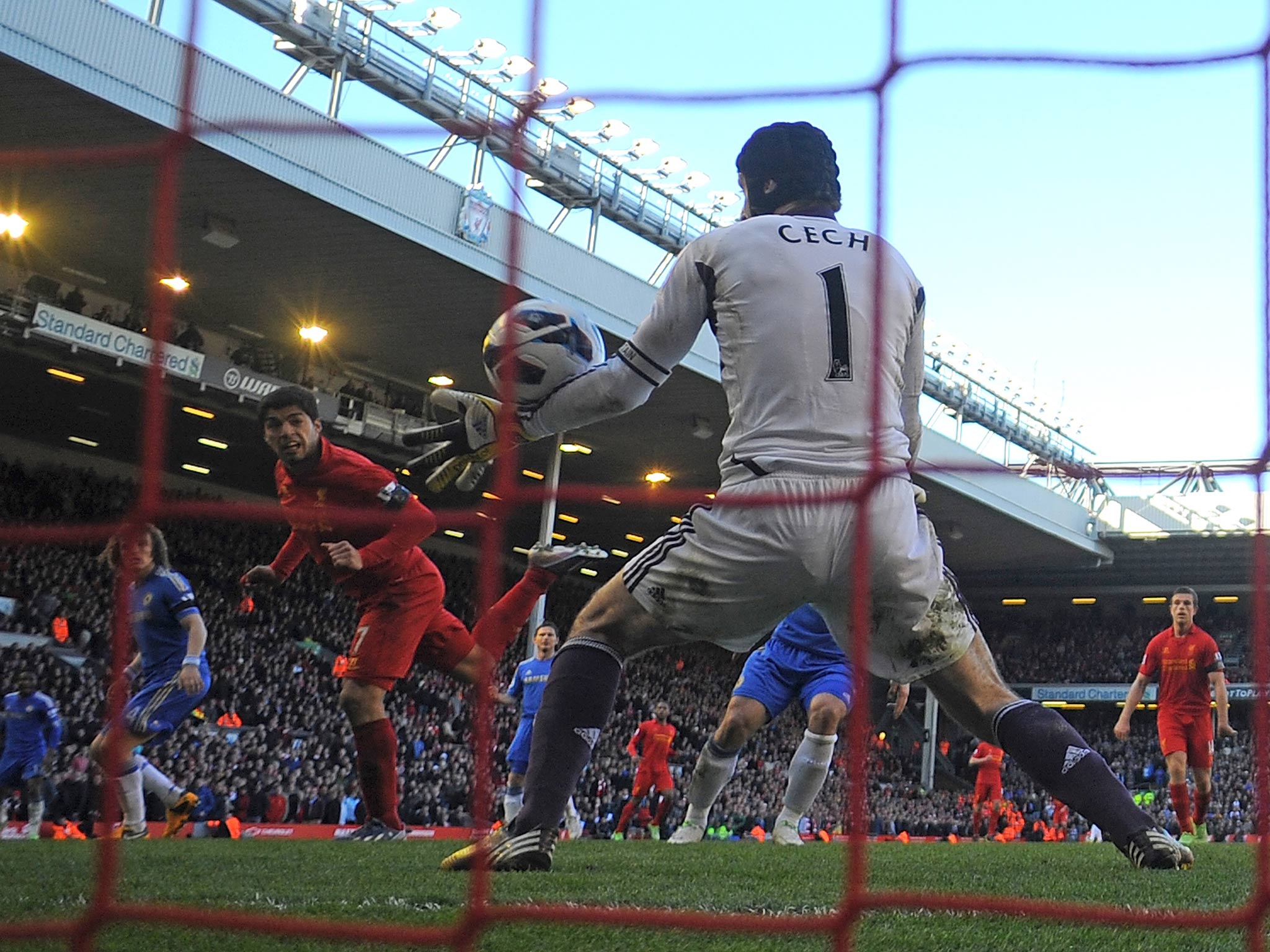 Luis Suarez scores his late equaliser in Liverpool's 2-2 draw with Chelsea