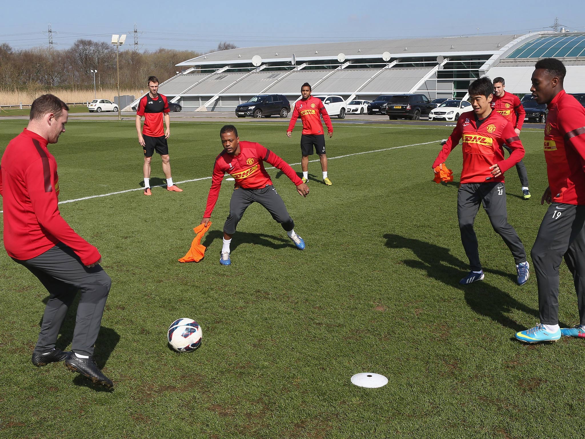 Wayne Rooney, Michael Carrick, Patrice Evra, Anderson, Shinji Kagawa, Robin van Persie and Danny Welbeck in a training exercise for Manchester United