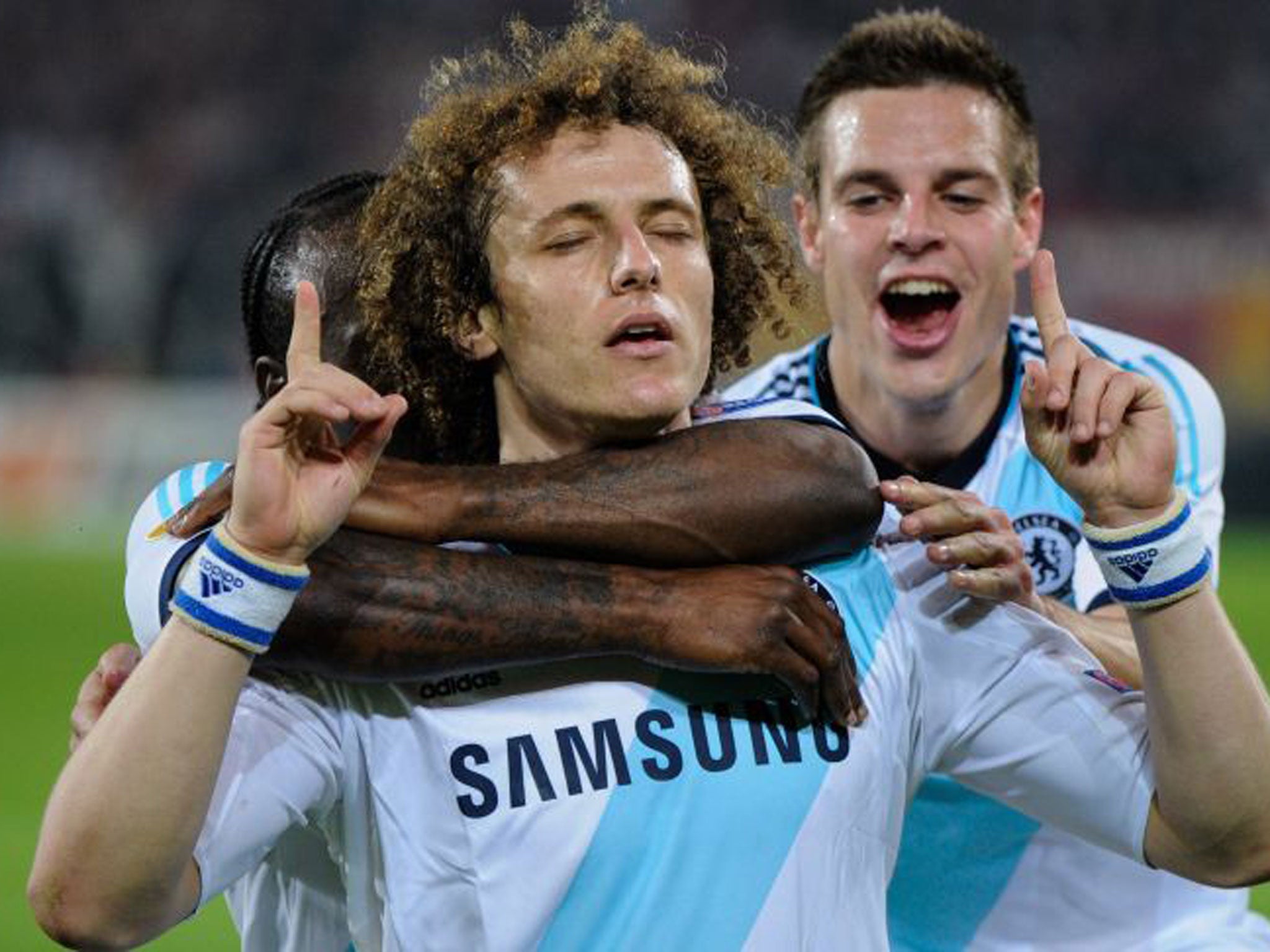 David Luiz celebrates his late goal for Chelsea