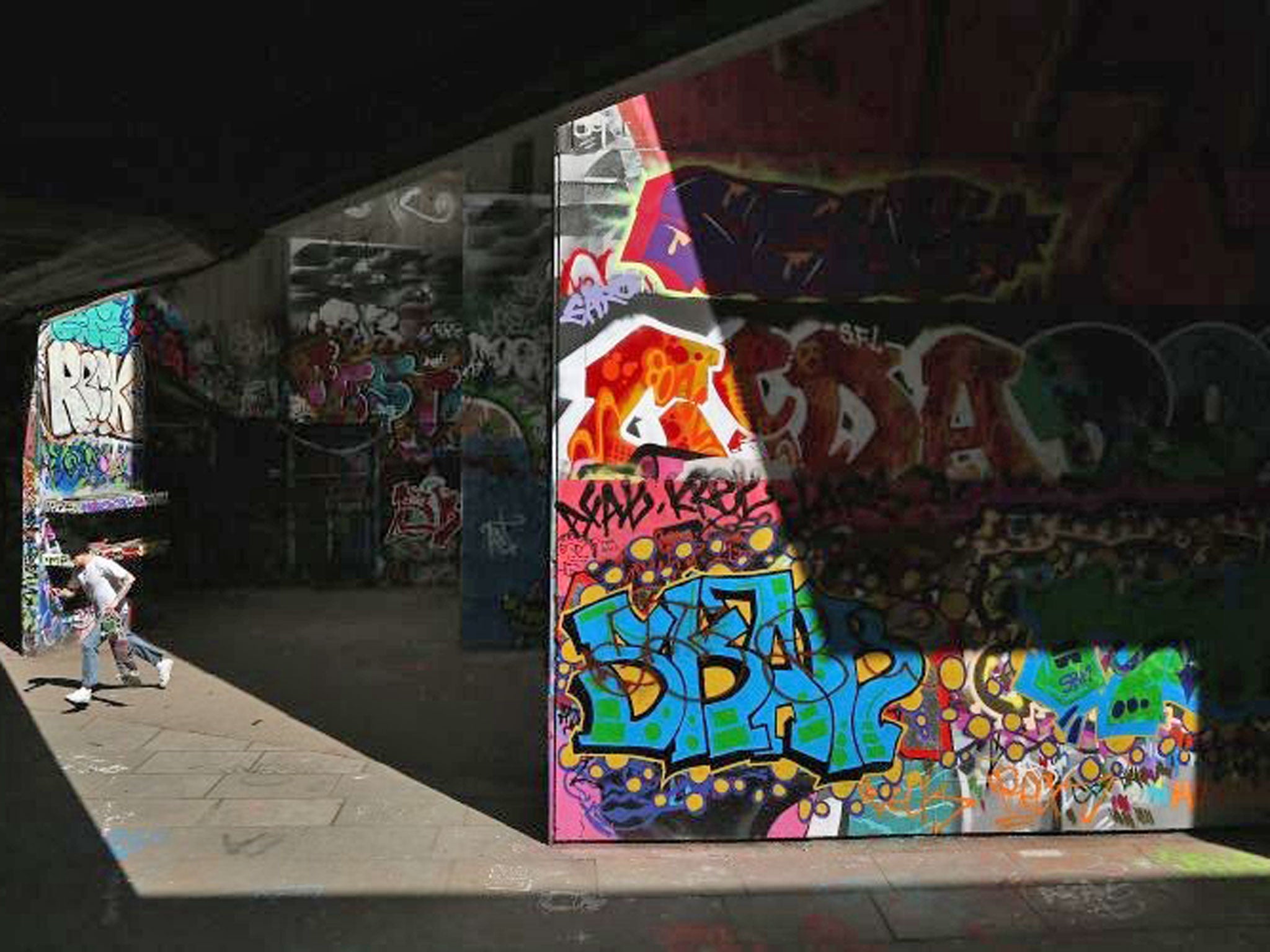 South Bank skatepark, birthplace of British skateboarding, is to be moved to nearby Hungerford bridge