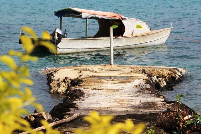 A boat at Manono Island