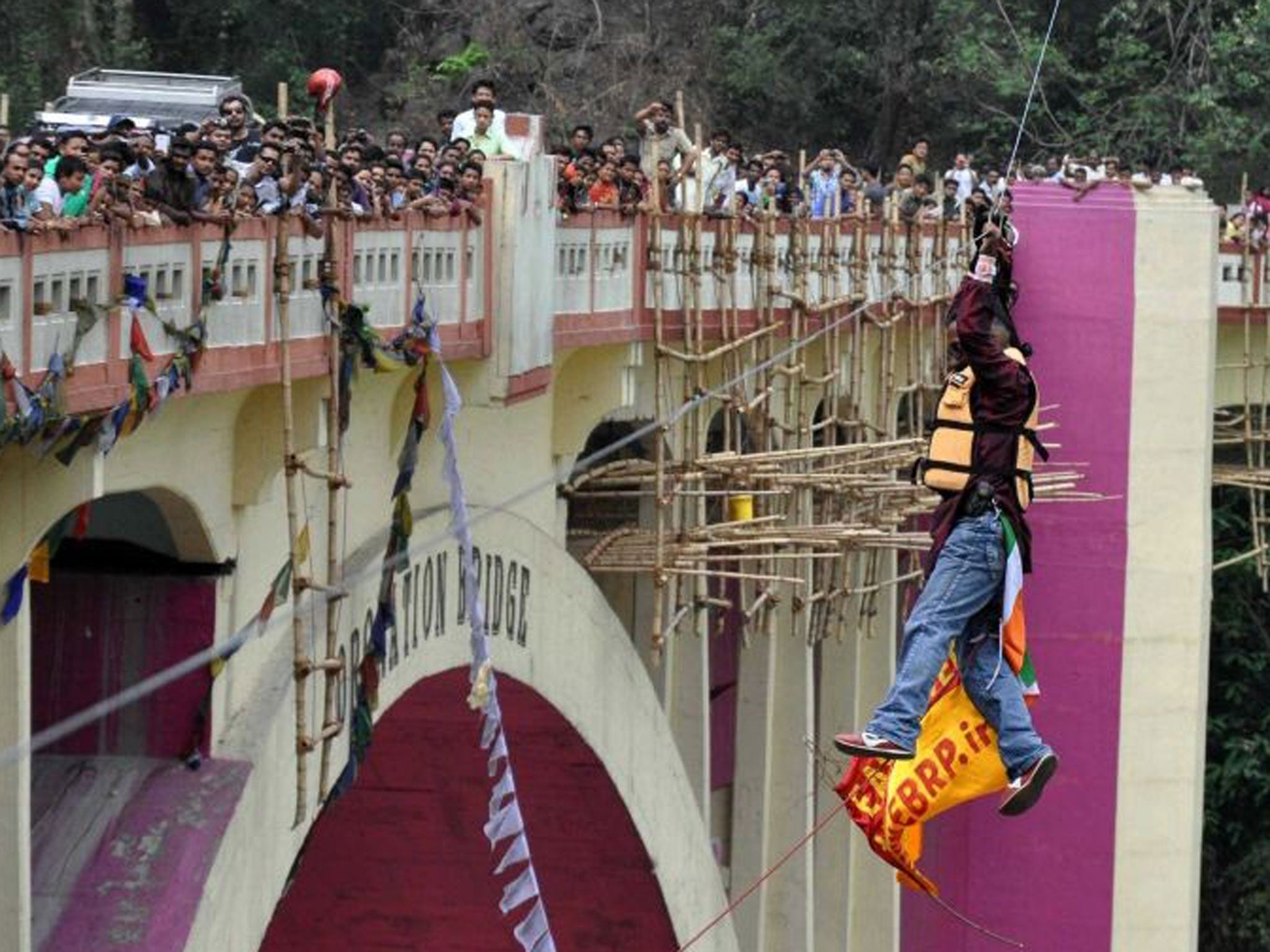 Indian stuntman Sailendra Nath Roy, watched by onlookers while attempting to cross the River Teesta, shortly before his death