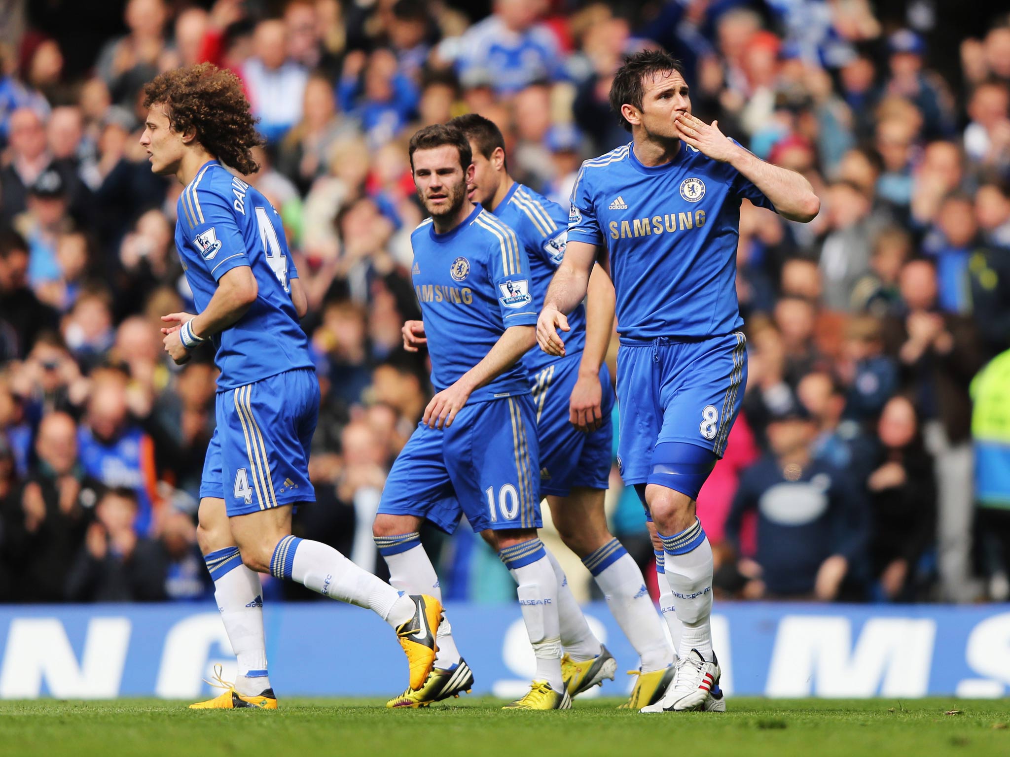 Frank Lampard celebrates his 201st goal for Chelsea