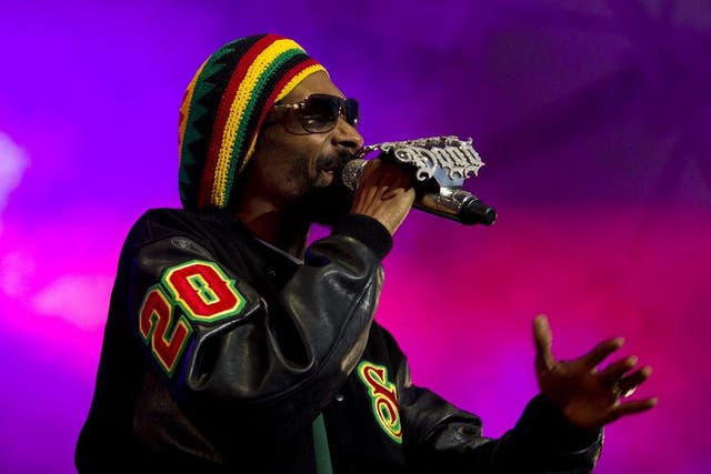 Snoop Lion is a shrewd business man. He has managed to persuade a dozen fans to part with nearly $100 to download a virtual joint on his Snoopify app