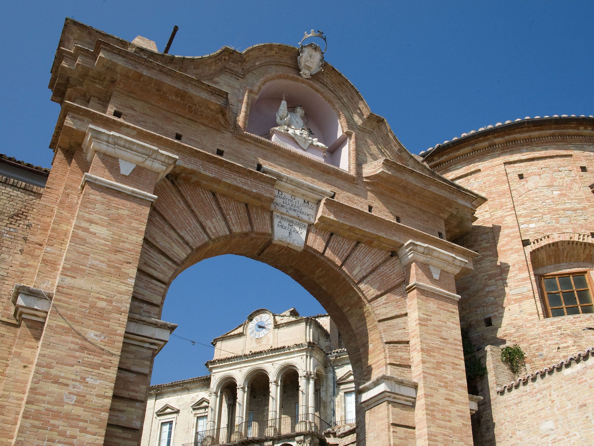 Gated community: Penne’s Porta San Francesco