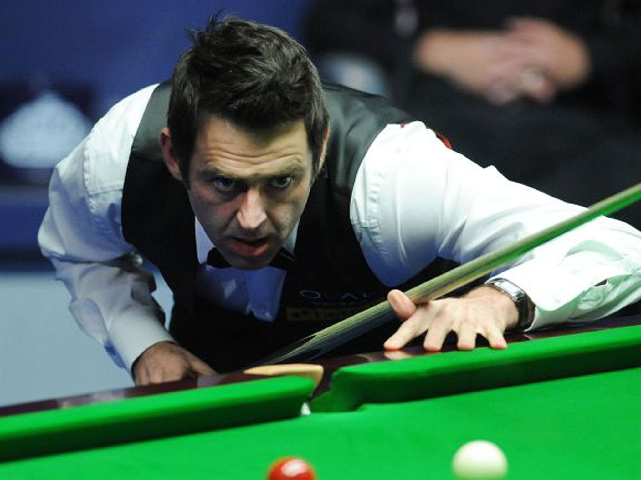 Ronnie O’Sullivan lines up a pot at the Crucible