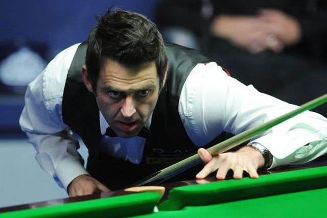 Ronnie O’Sullivan lines up a pot at the Crucible 