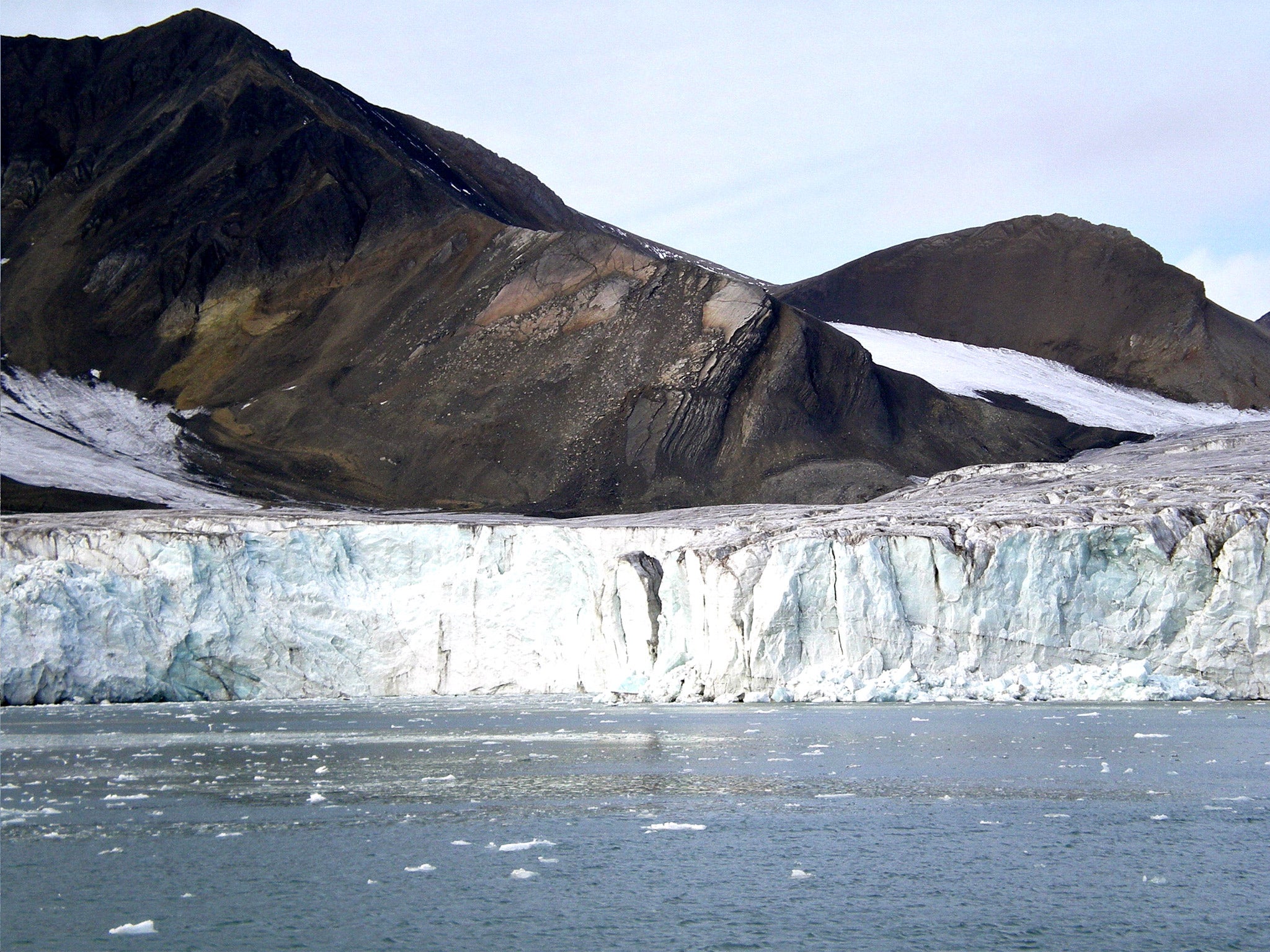 The Esmark glacier on the Norwegian Arctic archipelago of Svalbard has shrunk by 3.5km since 1966