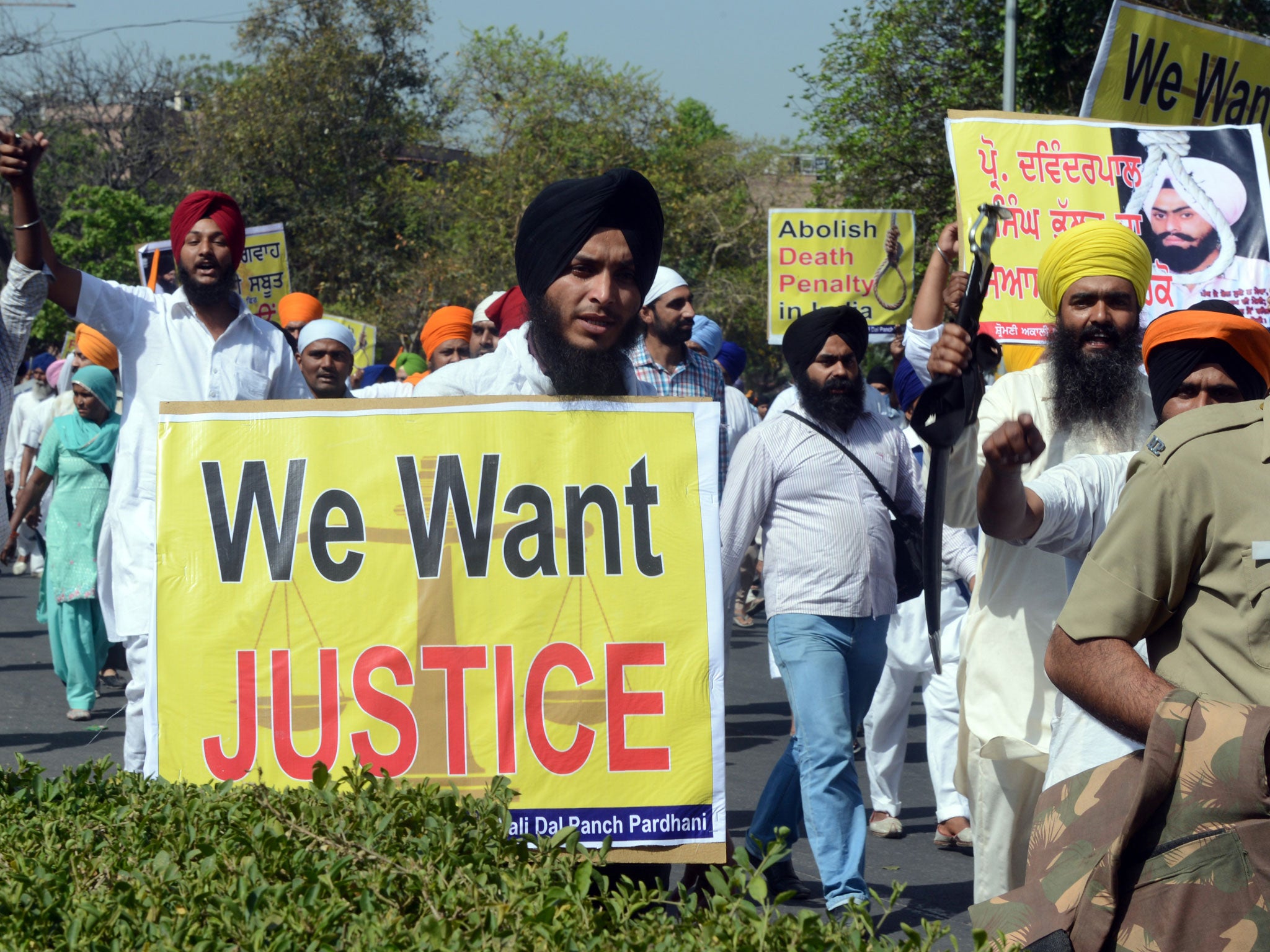 Indian Sikhs shout slogans during a protest march to the Presidential palace in New Delhi on April 19, 2013, against the Supreme Court rejection of a petition by Devinderpal Singh Bhullar to change his death sentence to life imprisonment. Bhullar was given the death sentance, on August 25, 2001, for the September 10, 1993 blast at the Indian Youth Congress (IYC) office in New Delhi that left nine people dead and many injured.