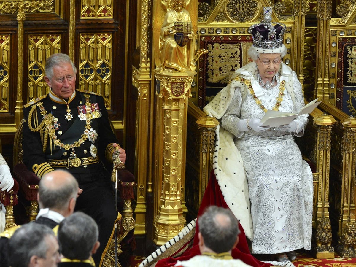 Bookmaker suspends betting on Queen Elizabeth's abdication after £200