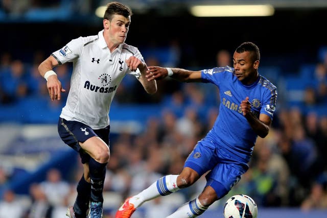 Gareth Bale battles with Ashley Cole