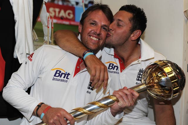 Graeme Swann and Tim Bresnan are both recalled to the England squad to face New Zealand