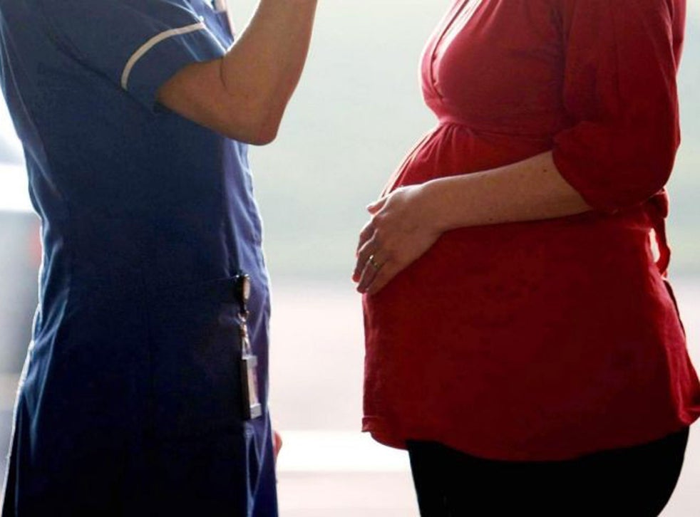Pregnant Mothers To Be Tested To See If They Are Smoking Under New Nhs