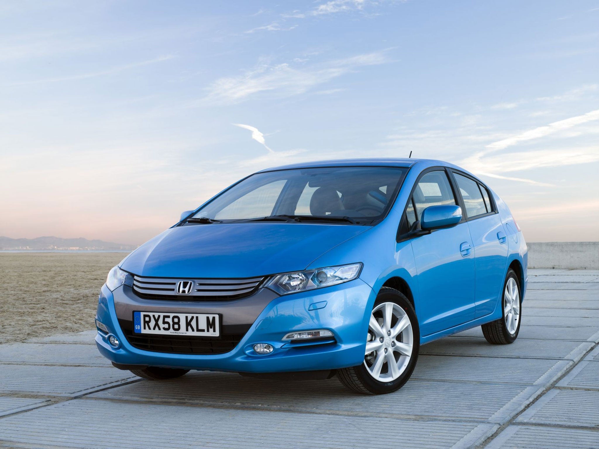 The Honda Insight 1.3 IMA is a hybrid with a small petrol and electric motor designed to work seamlessly with the automatic transmission