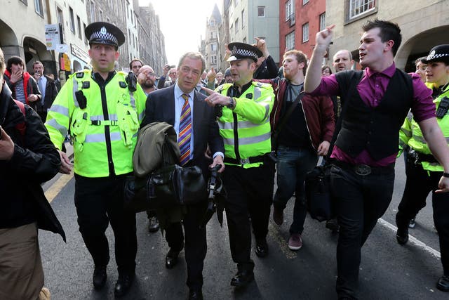 Protesters heckle Ukip leader Nigel Farage in Edinburgh