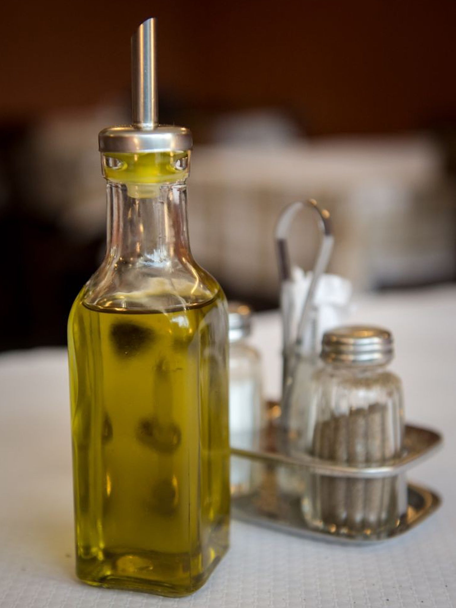 Refillable olive oil bottles will be banned in restaurants as of 2014