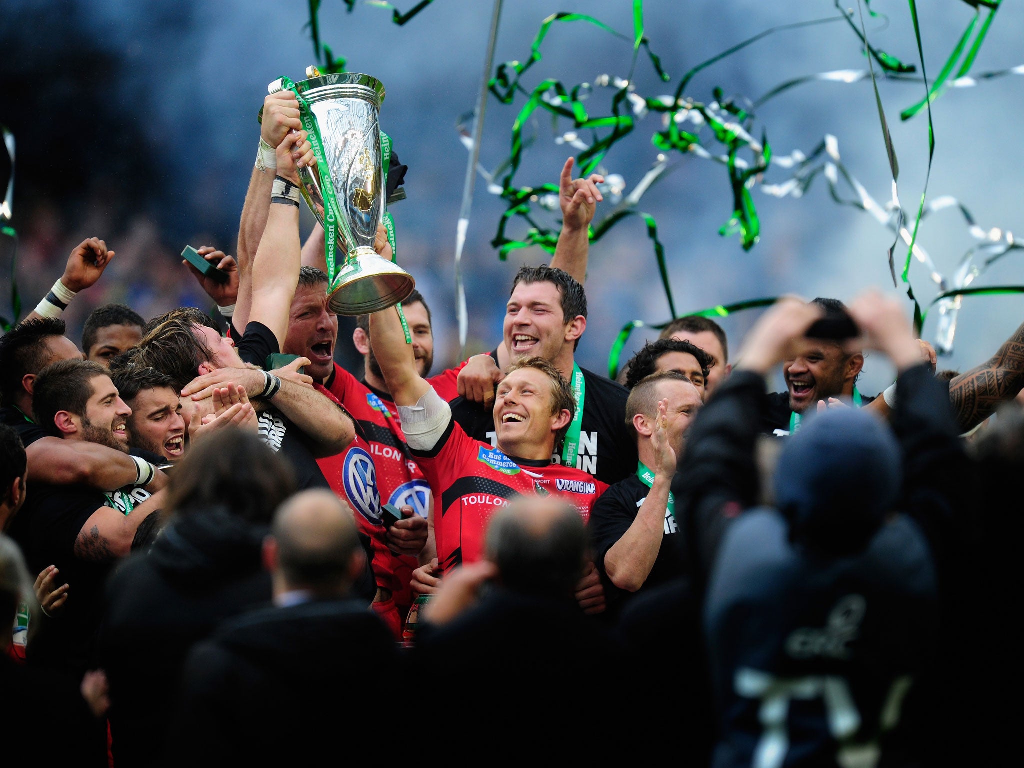 Jonny Wilkinson lifts 2012/13 Heineken Cup