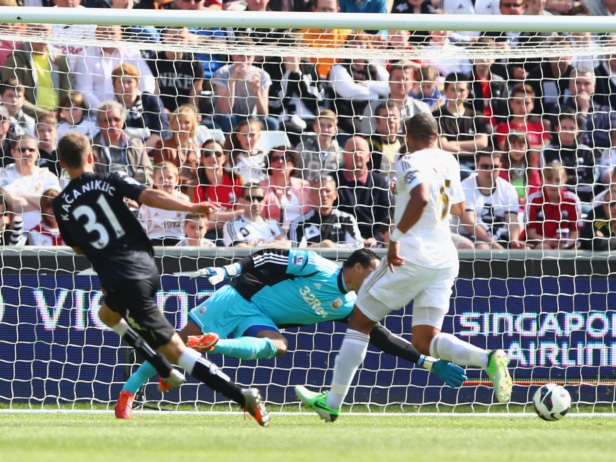 Alexander Kacaniklic opens the scoring for Fulham in their 3-0 win over Swansea