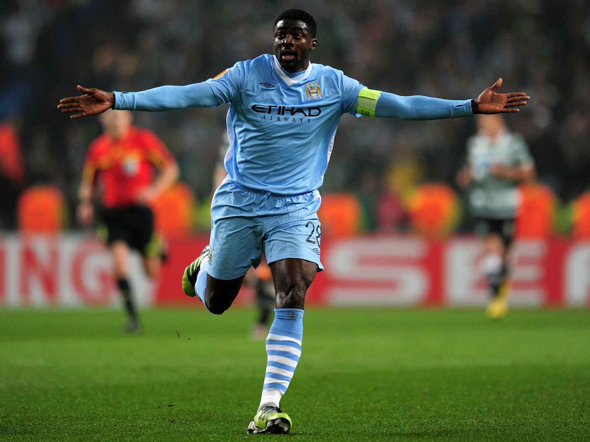 Liverpool Want Manchester City S Kolo Toure To Fill Void Left By Jamie Carragher S Retirement