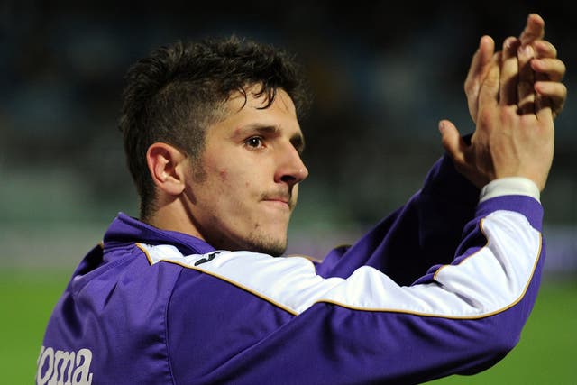 Stevan Jovetic applauds the crowd during Fiorentina's Serie A match with Fiorentina