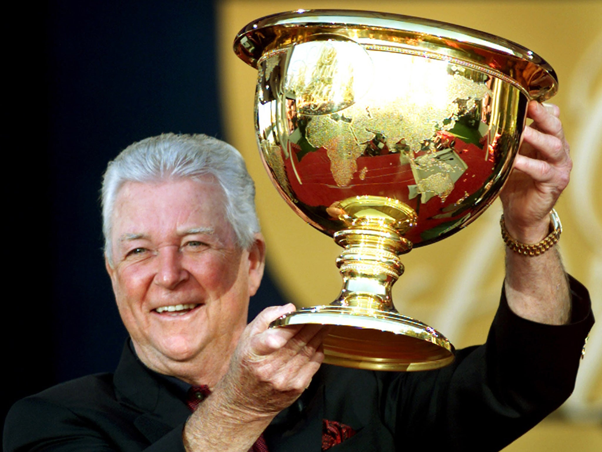 Venturi with the Presidents Cup in 2000, when he was the winning captain