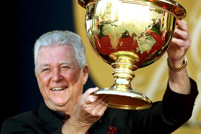 Venturi with the Presidents Cup in 2000, when he was the winning captain 