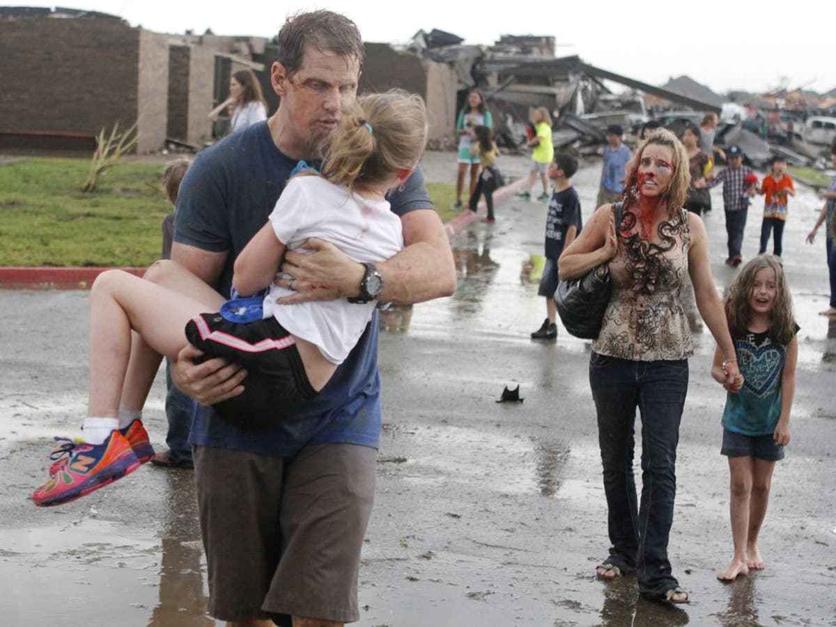 Oklahoma tornado Family at the centre of iconic image, captured