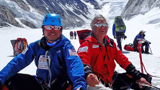 First Man To Climb Mount Everest Twice The Five Mile High Octogenarian Contest 80 Year Old Man Begins Quest To Become Oldest Man To Climb Mount Everest But 81 Year Old Rival Also Seeks Title The Independent The Independent
