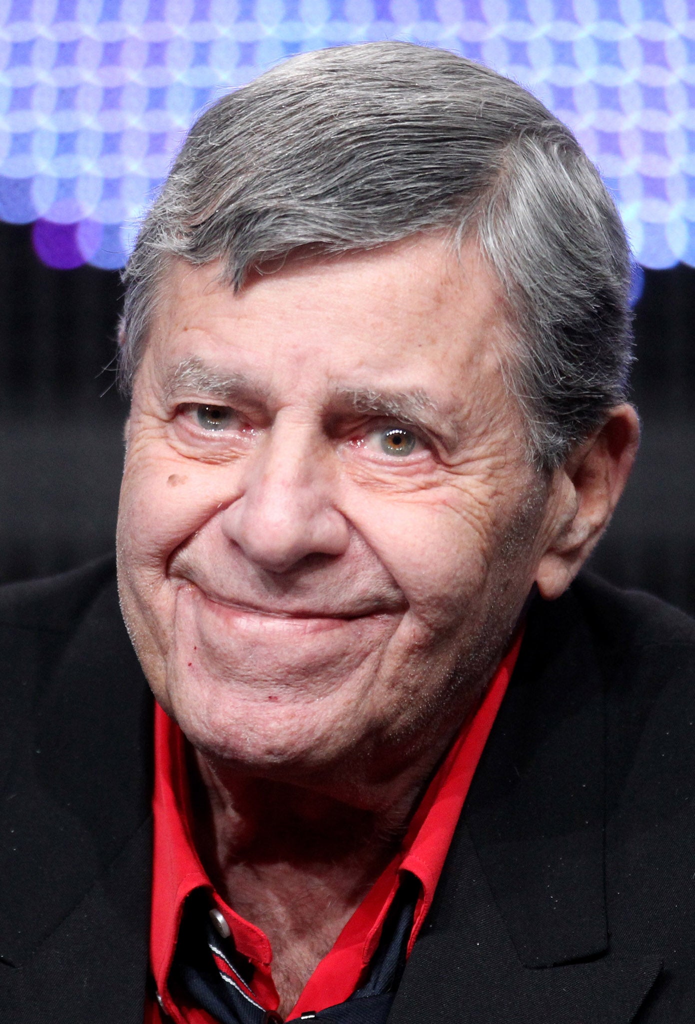 Jerry Lewis says he doesn't like women comics