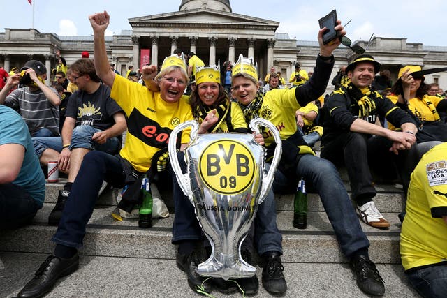 Borussia Dortmund fans in Trafalgar Square