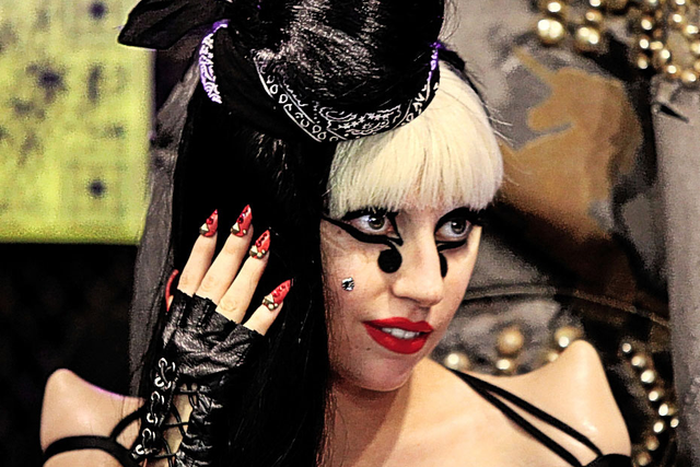 Lady Gaga flashes her talons