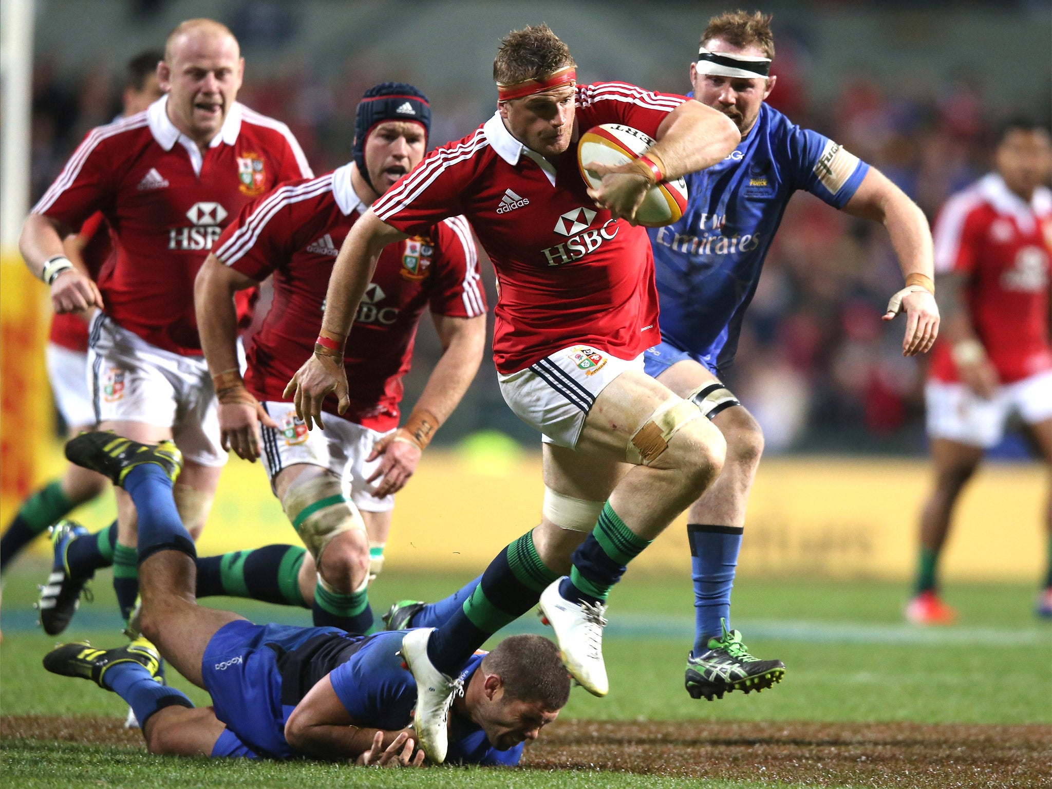 Jamie Heaslip on his way to scoring a spectacular try