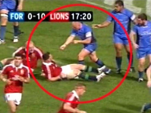 Western Force’s Brett Sheehan appears to accuse Cian Healy of biting him