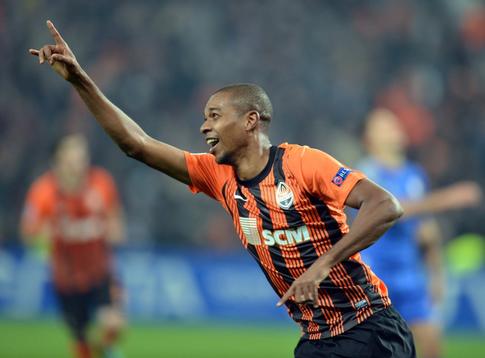 Manchester City sign Brazil international Fernandinho for ...