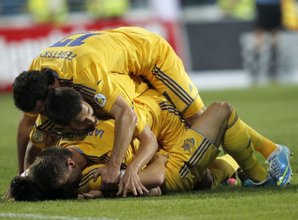 Ukraine's Yevhen Konoplyanka celebrates with his teammates after scoring