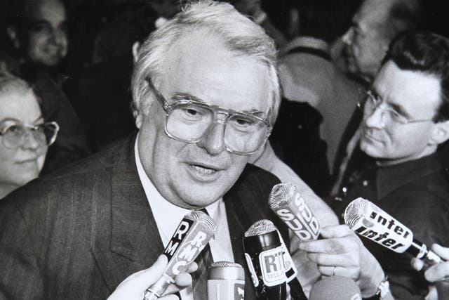 Mauroy in 1989; after being ousted as PM, he continued his career as mayor of Lille