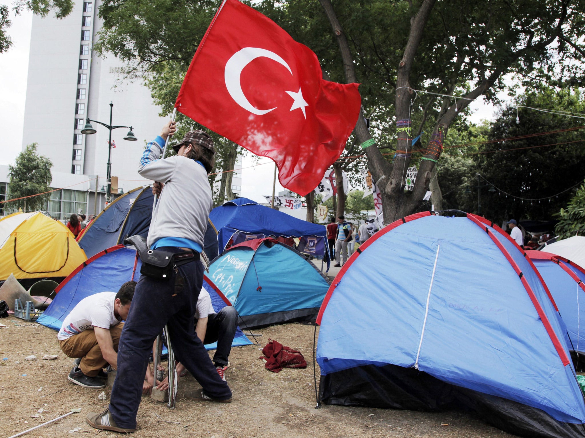 Demonstrators set up camp at Taksim Gezi park, Istanbul