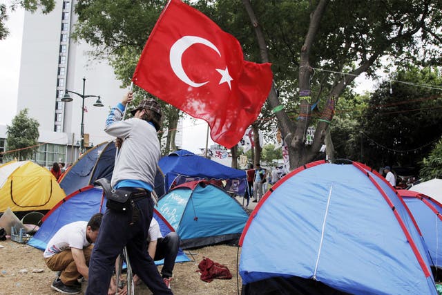 Demonstrators set up camp at Taksim Gezi park, Istanbul