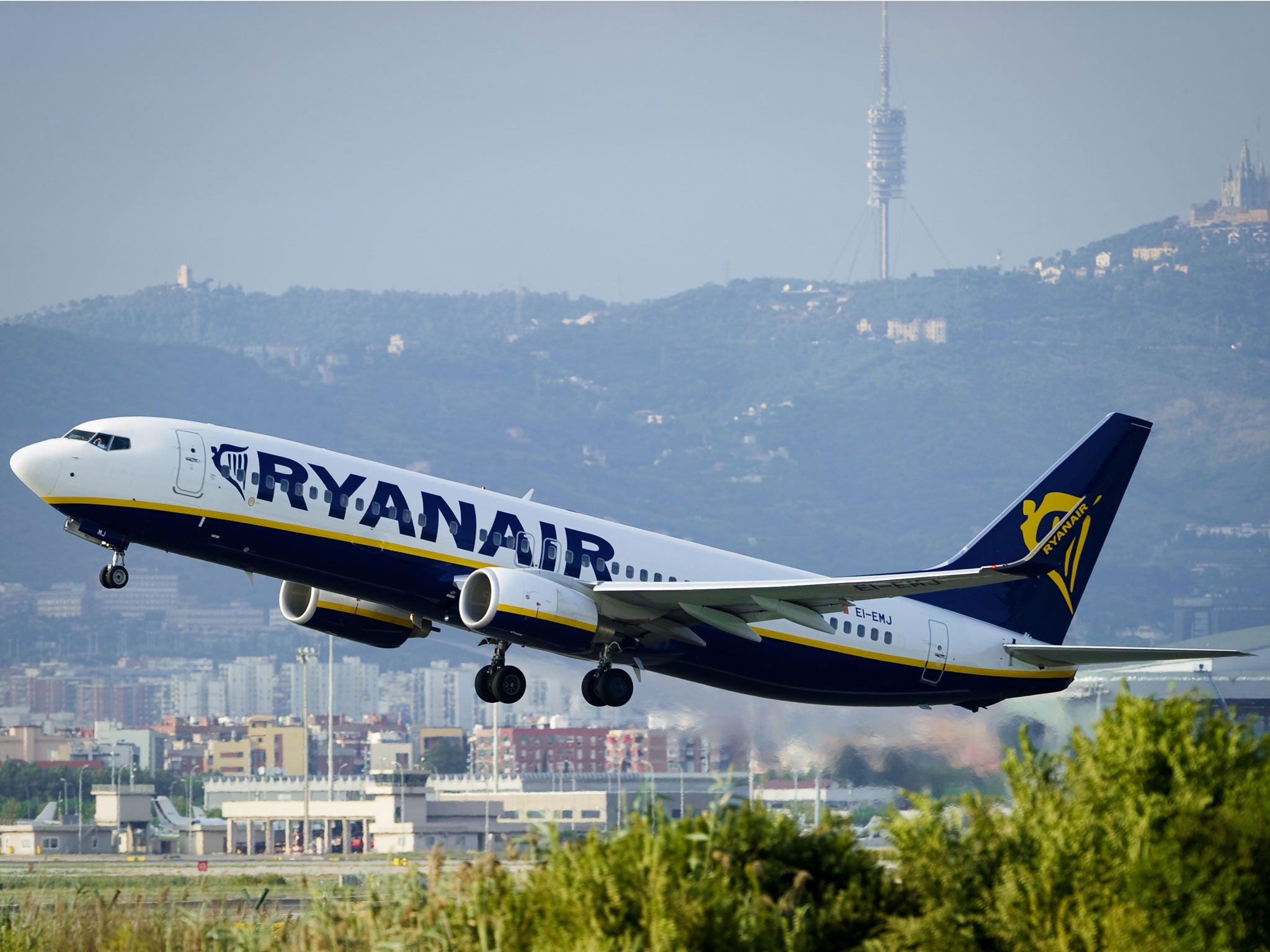 Low-cost airline Ryanair is pinning its hopes on an end to the summer heatwave
