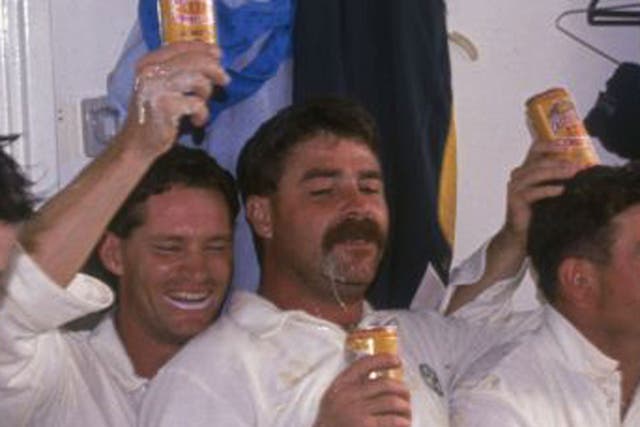 David Boon, centre, enjoyed a couple of drinks on the 1989 tour