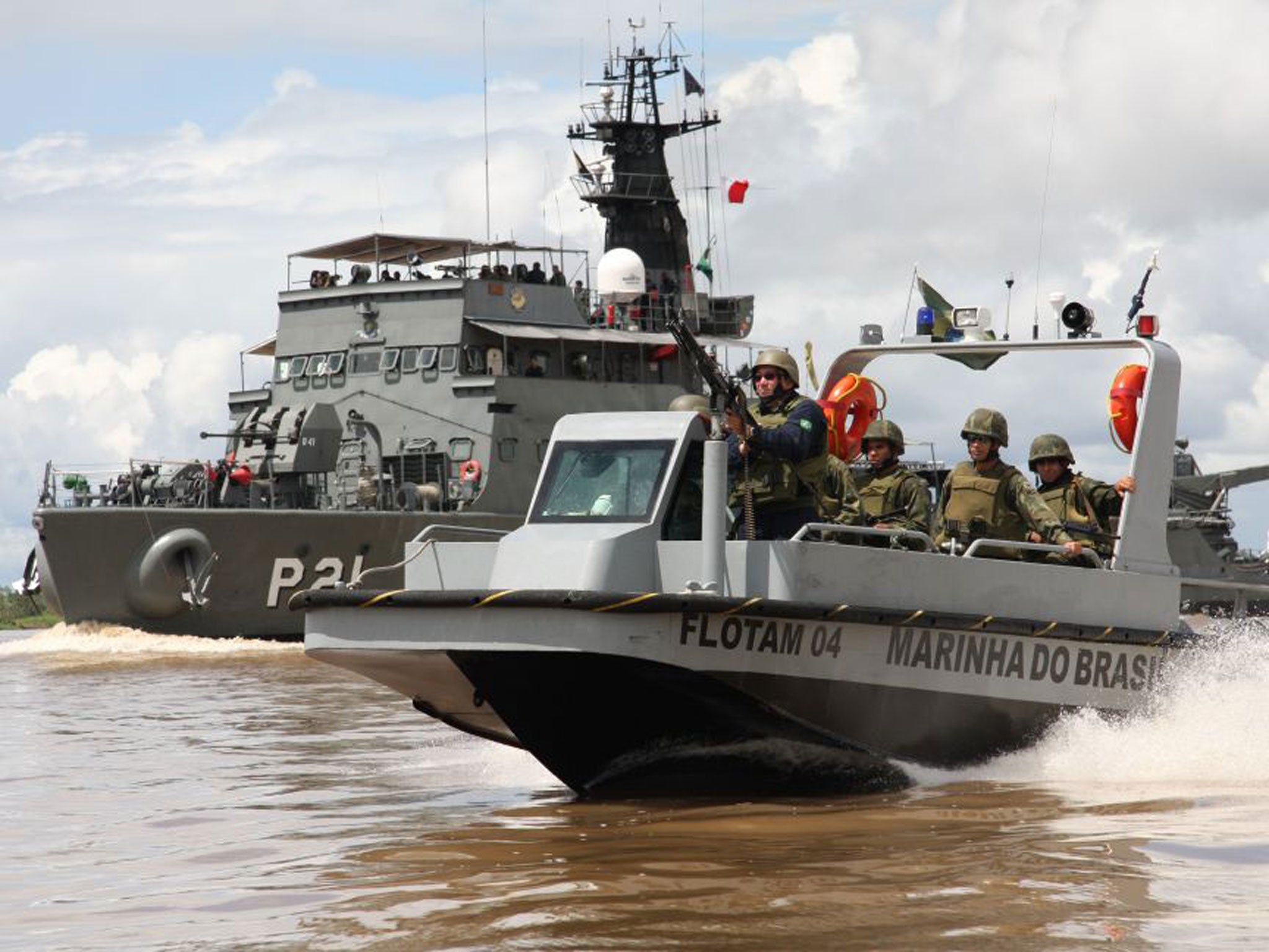 Army patrol crfat on the Solimoes River