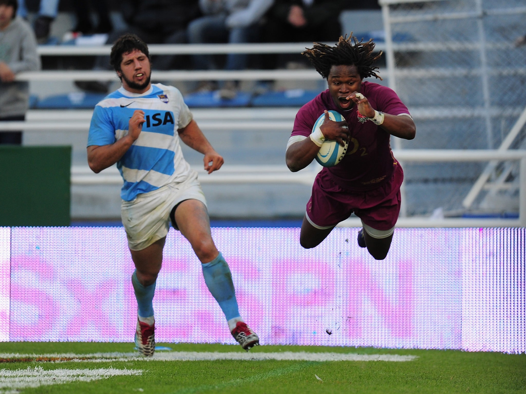 Marland Yarde scores a try for England against Argentina