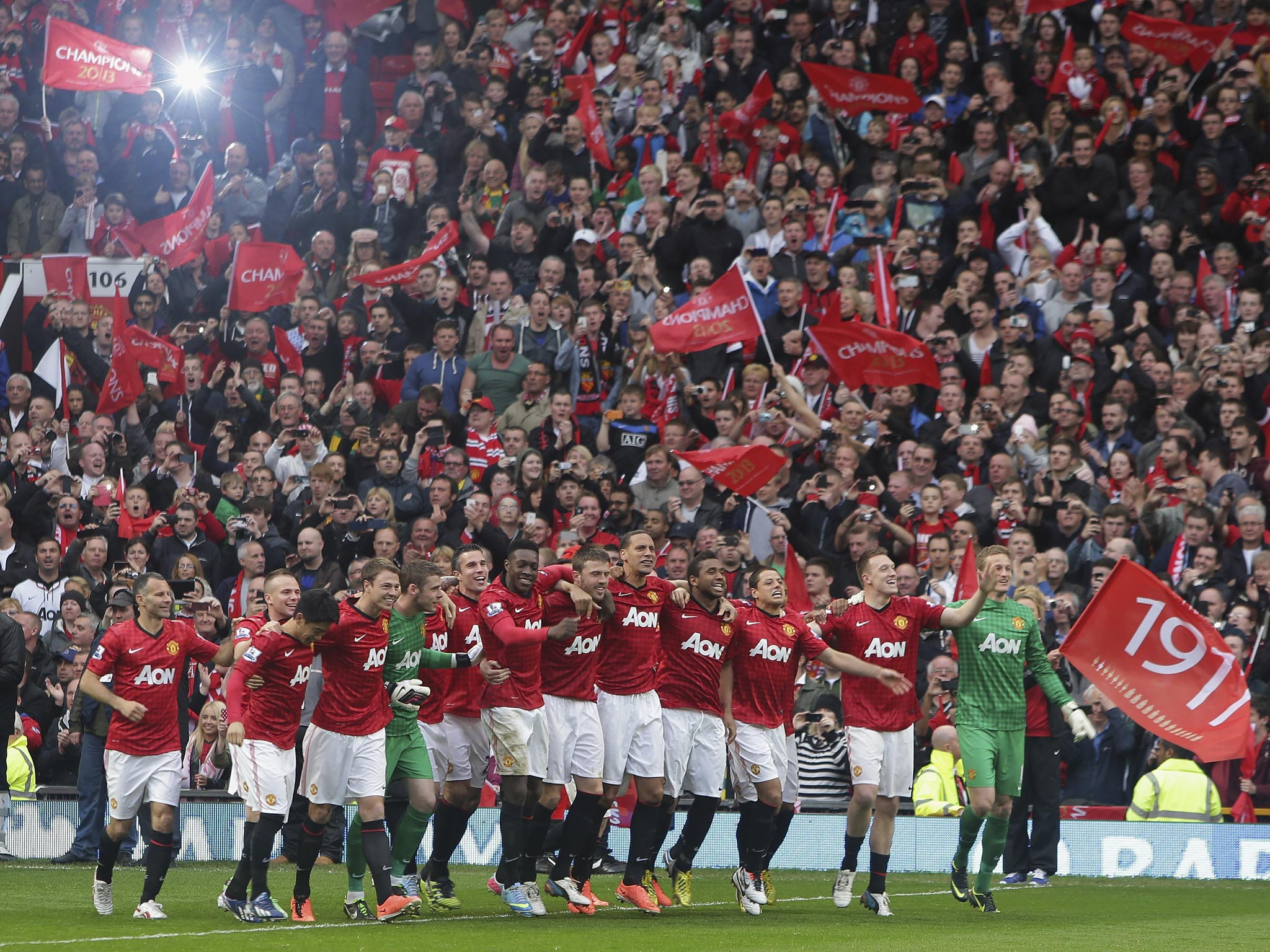 Manchester United celebrate after winning the 2012/13 tournament